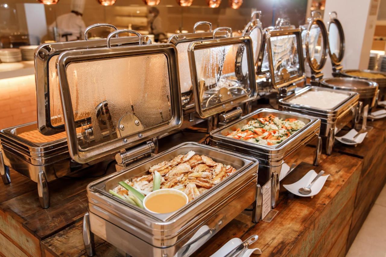 La Torre Resort All Inclusive Porto Seguro Exterior photo A chafing dish buffet